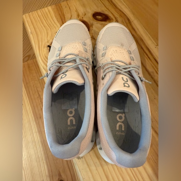 On Running Blush and Light Gray Shoes perfec condition! - Picture 5 of 9